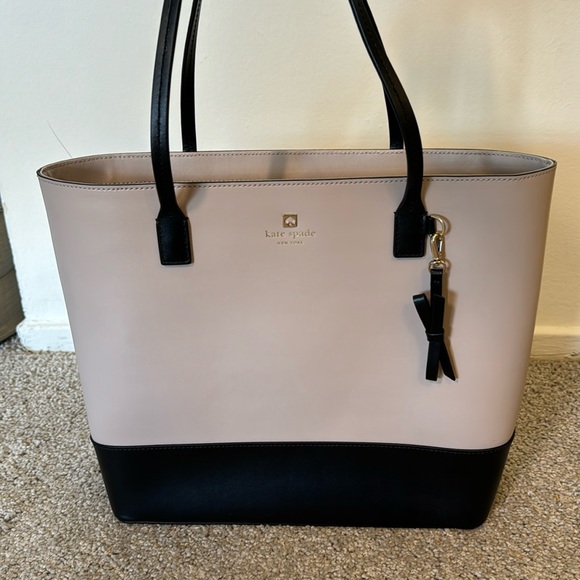 Kate Spade Tote - Picture 1 of 13